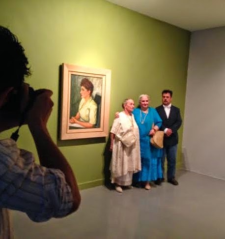 ©2014 Silvia Meave Avila | La familia Carrillo Gil junto al Retrato de Doña Carmen