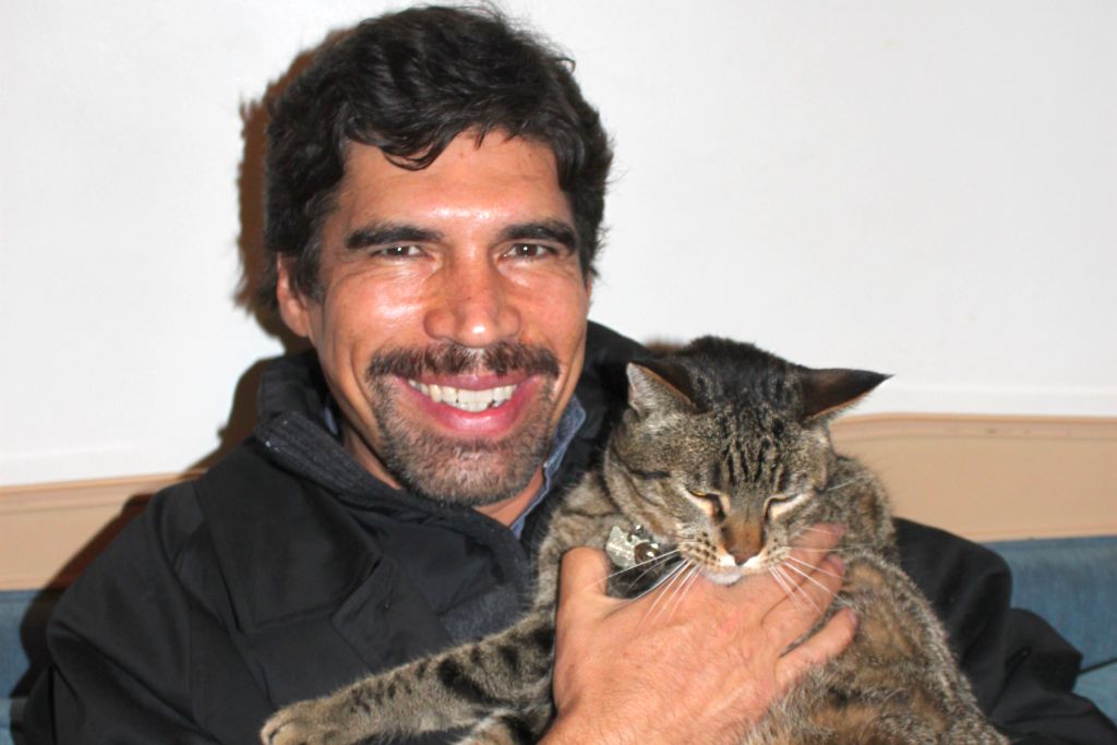 Alberto Estrella Lee Cuentos a los Niños que Quieren Soñar